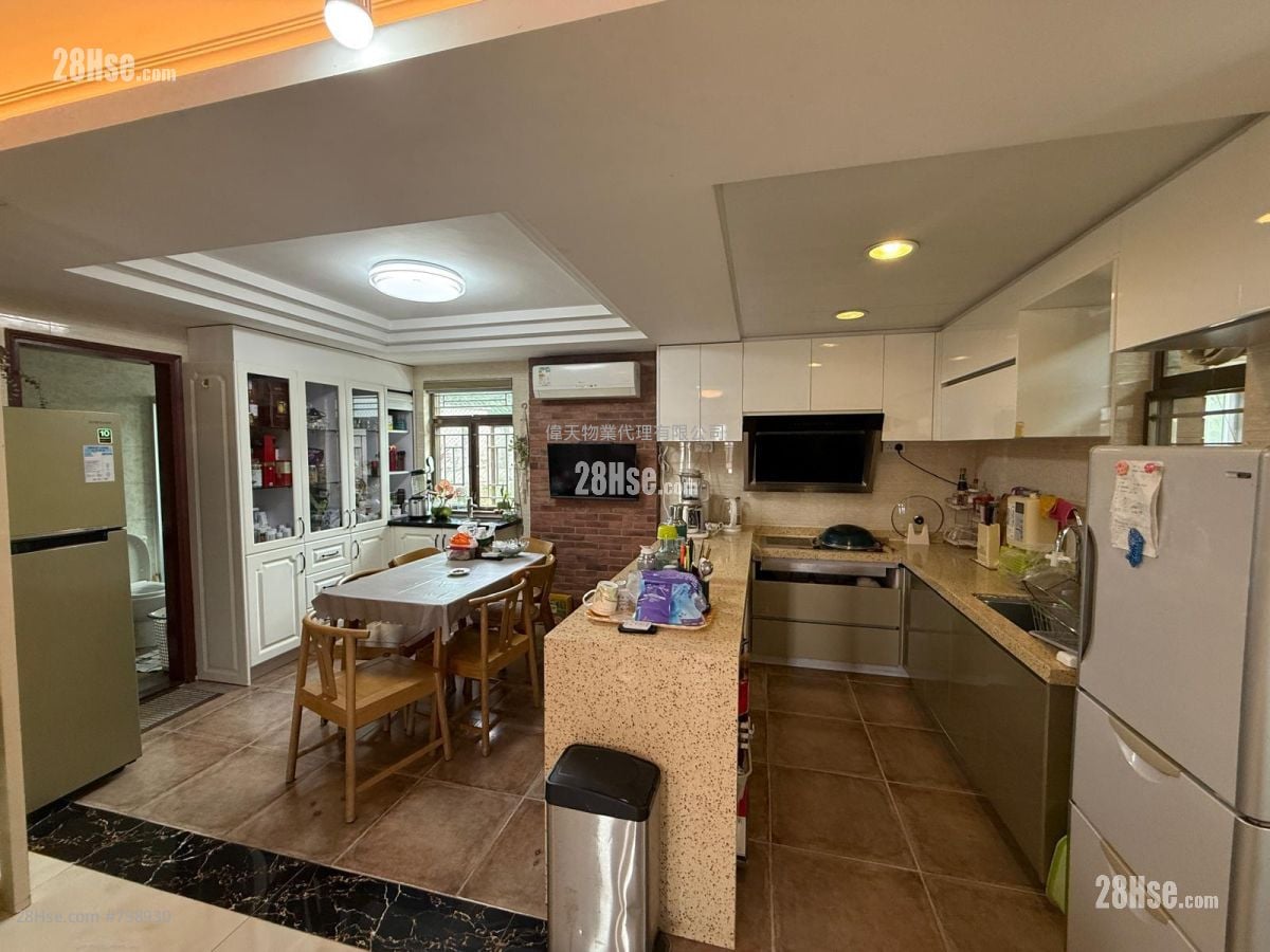 Village Sell 5+ Bedrooms , 3 Bathrooms 1,890 ft²