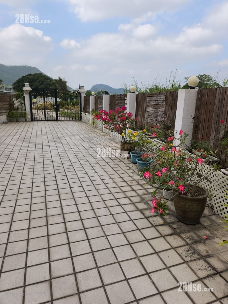 Village Sell 5+ Bedrooms , 3 Bathrooms 1,890 ft²