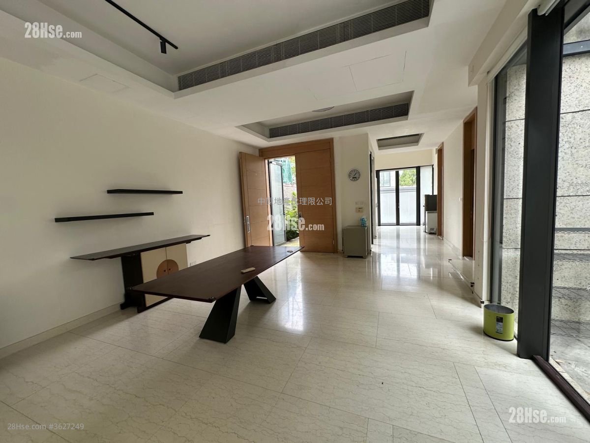 Valais Sell 3 Bedrooms 2,792 ft²