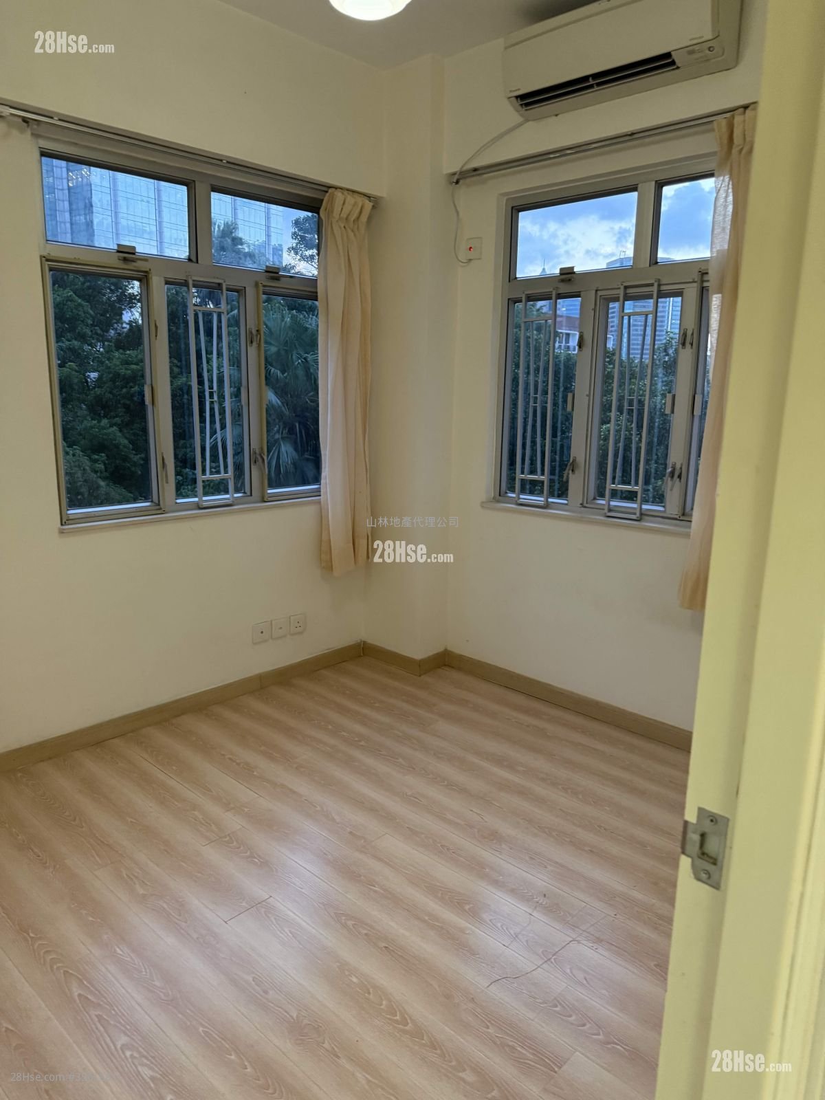 Hillwood Court Rental 2 Bedrooms , 1 Bathroom 412 ft²