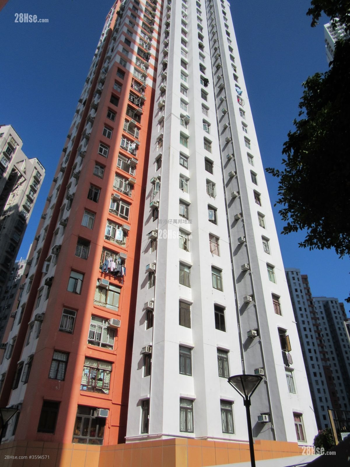 Yue Fai Court Sell 2 Bedrooms 419 ft²