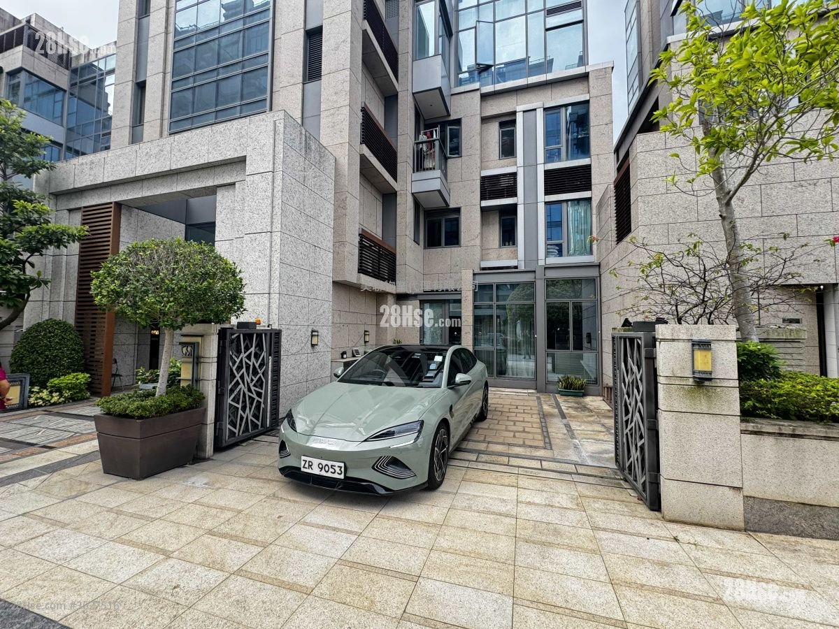 Riva Rental 4 Bedrooms , 3 Bathrooms 1,259 ft²