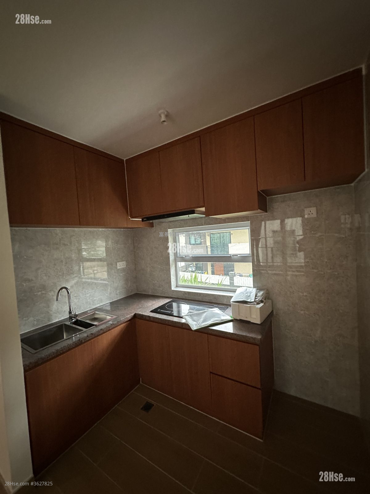 Lung Kwu Tan Sell 3 Bedrooms , 1 Bathroom 653 ft²