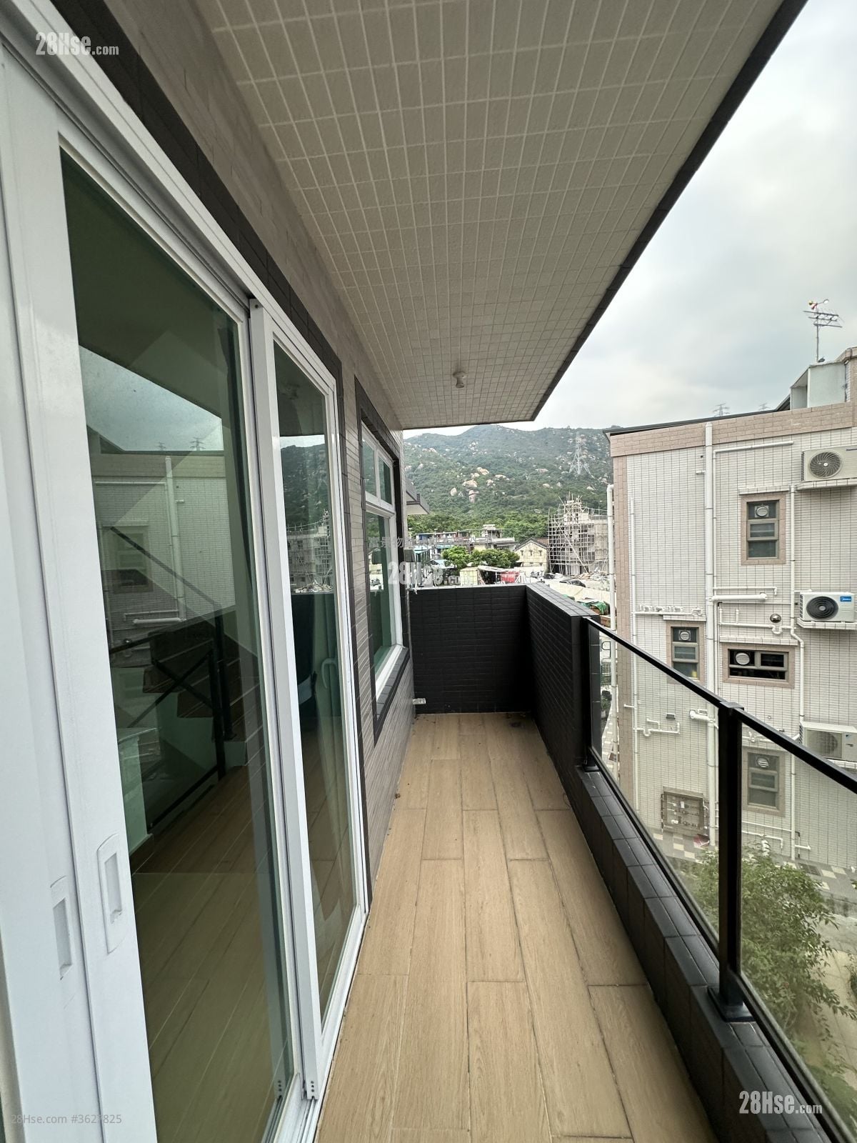 Lung Kwu Tan Sell 3 Bedrooms , 1 Bathroom 653 ft²