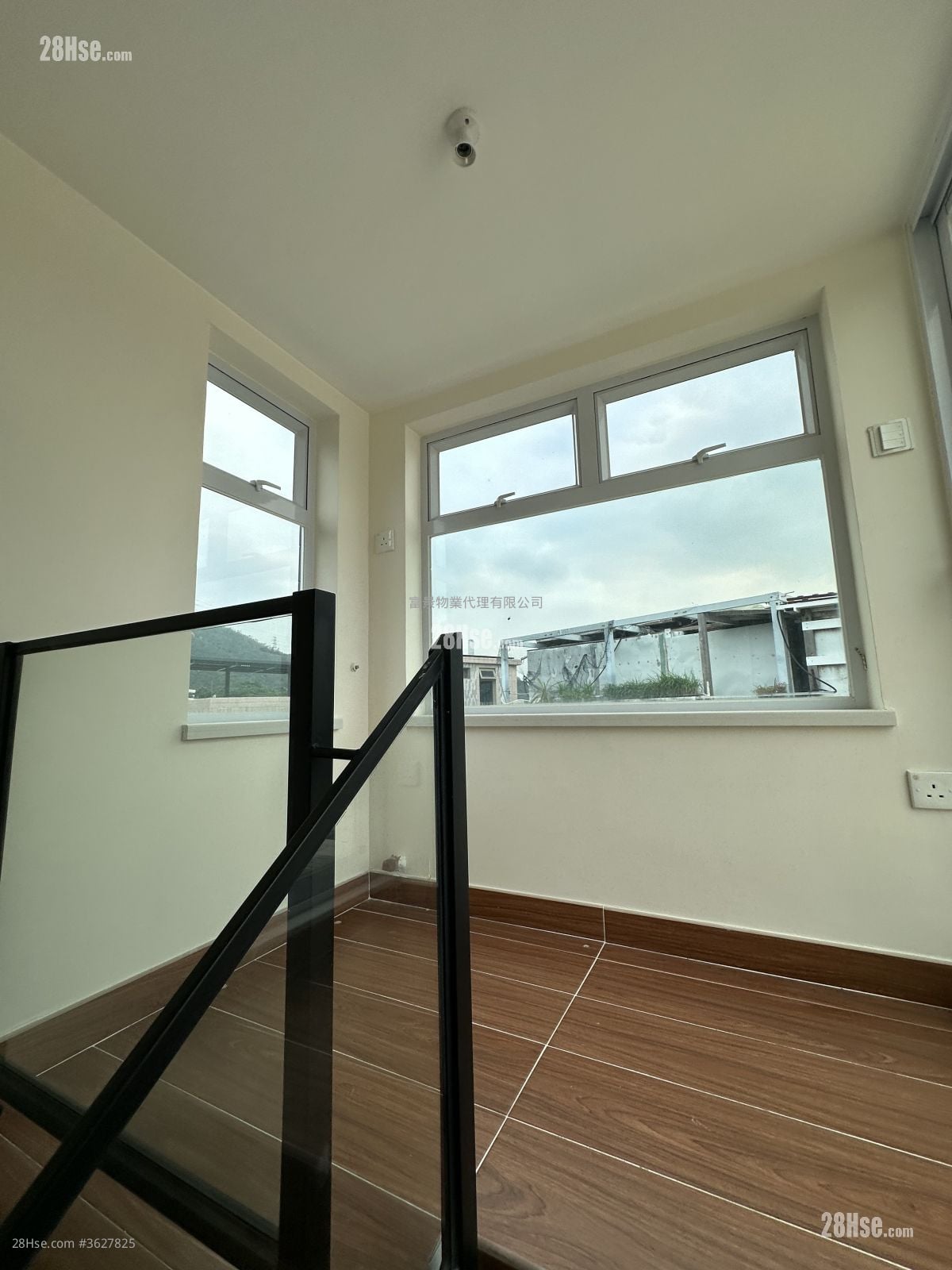 Lung Kwu Tan Sell 3 Bedrooms , 1 Bathroom 653 ft²