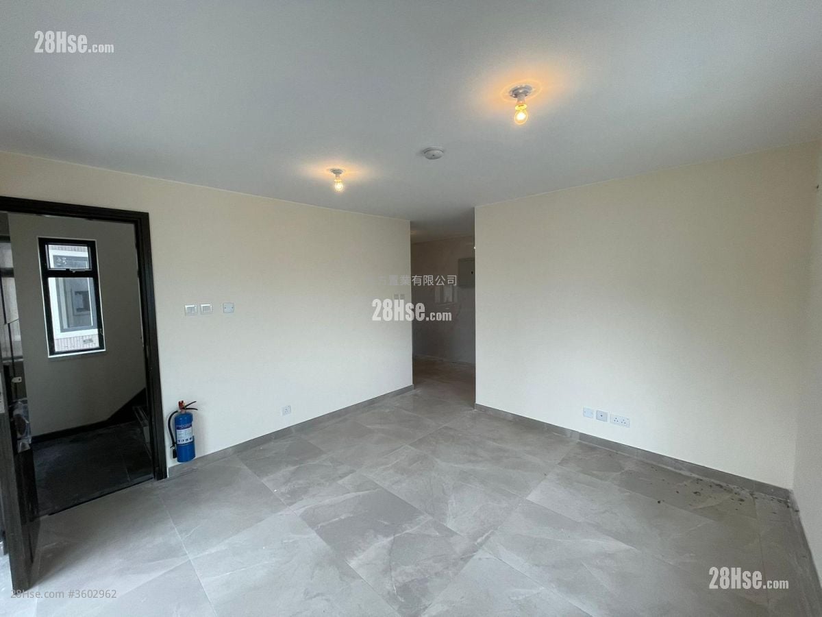 村屋 售盘 3 房 , 2 浴室 700 平方尺