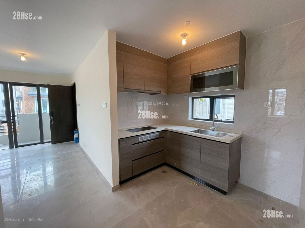 村屋 售盘 3 房 , 2 浴室 700 平方尺