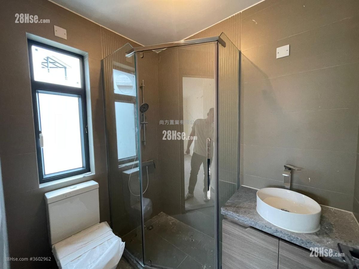 村屋 售盘 3 房 , 2 浴室 700 平方尺