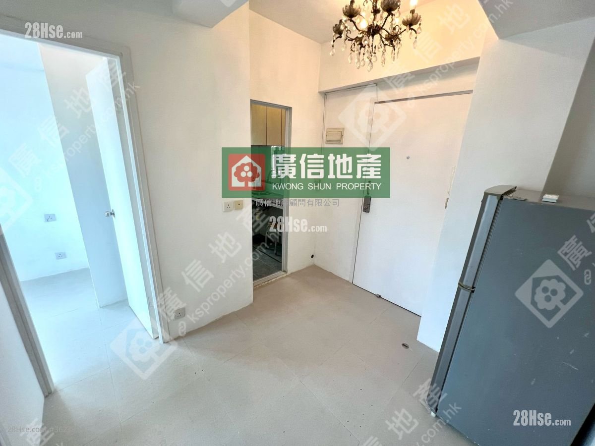 Man Hing House Rental 2 Bedrooms , 1 Bathroom 225 ft²