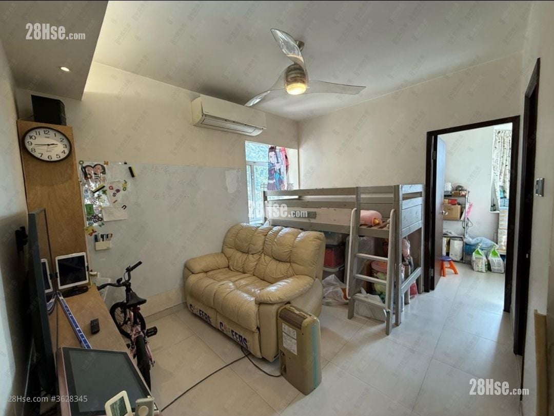 Kwai Fong Terrace Sell 1 Bedroom , 1 Bathroom 415 ft²