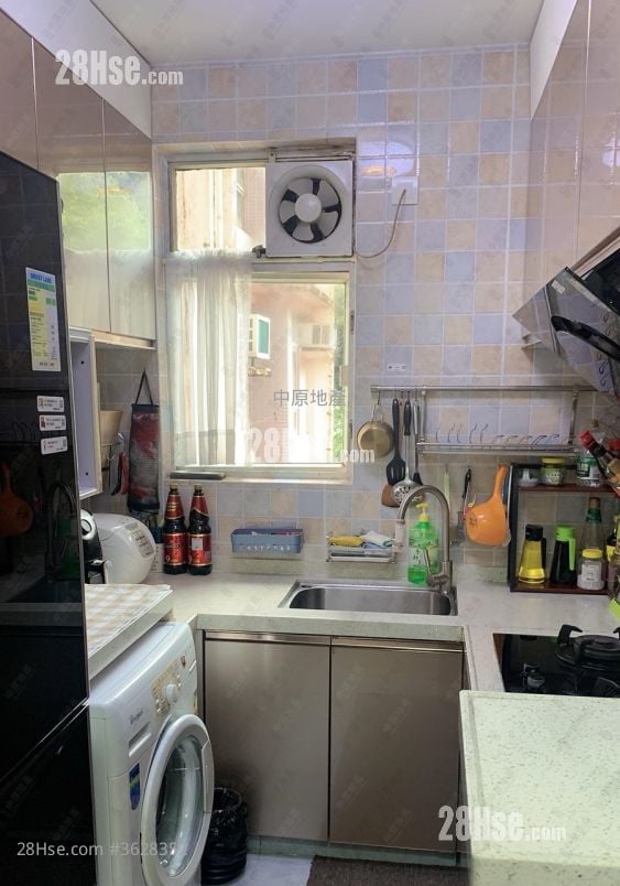 Cheong Shing Court Sell 3 Bedrooms , 2 Bathrooms 650 ft²