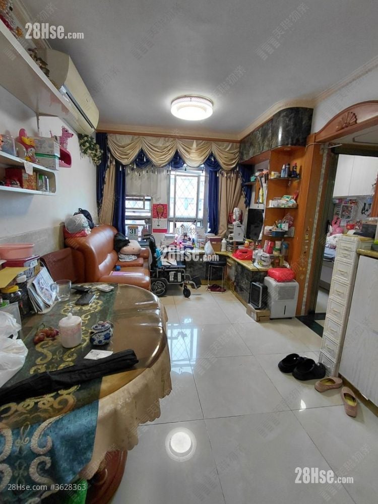 Cheong Shing Court Sell 3 Bedrooms , 2 Bathrooms 650 ft²