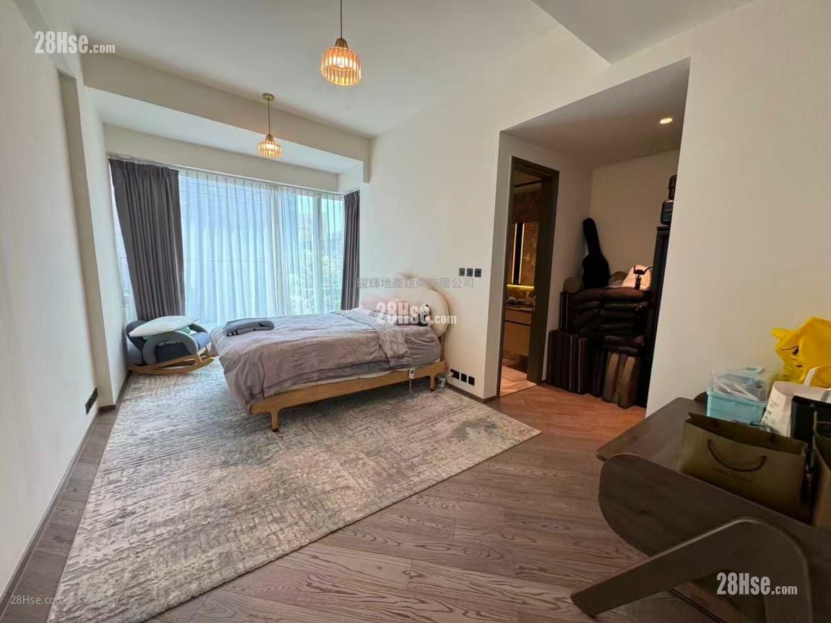 Le Pont Sell 5+ Bedrooms 4,880 ft²