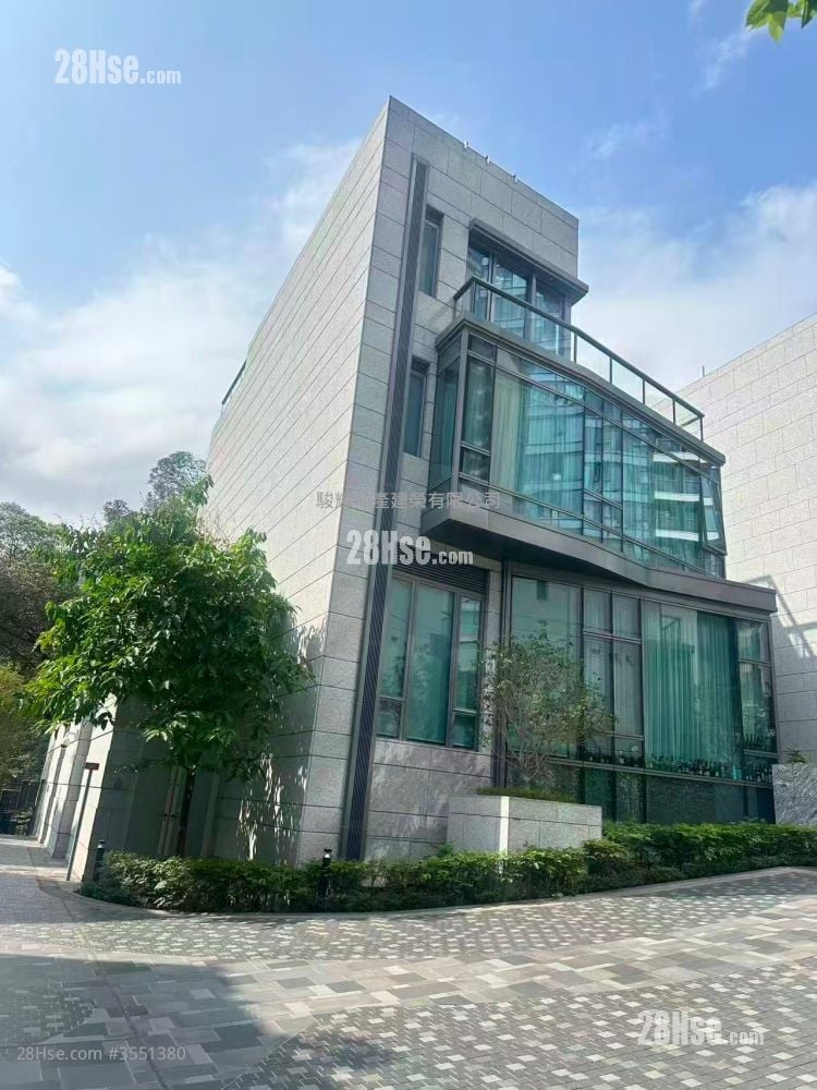 Le Pont Sell 5+ Bedrooms 4,880 ft²