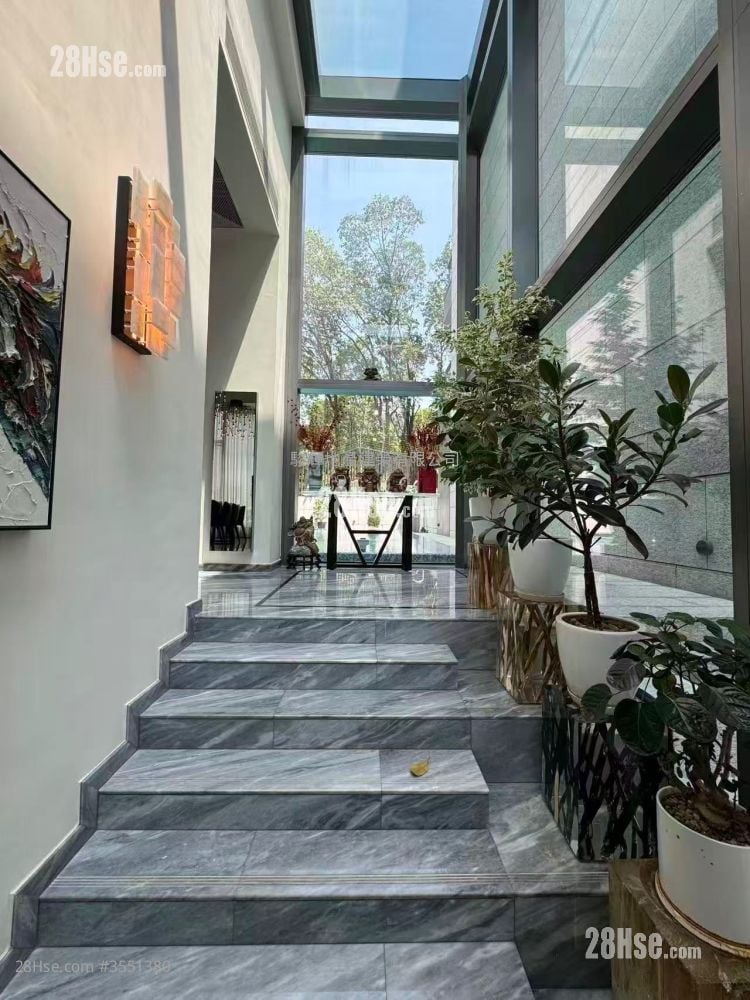 Le Pont Sell 5+ Bedrooms 4,880 ft²