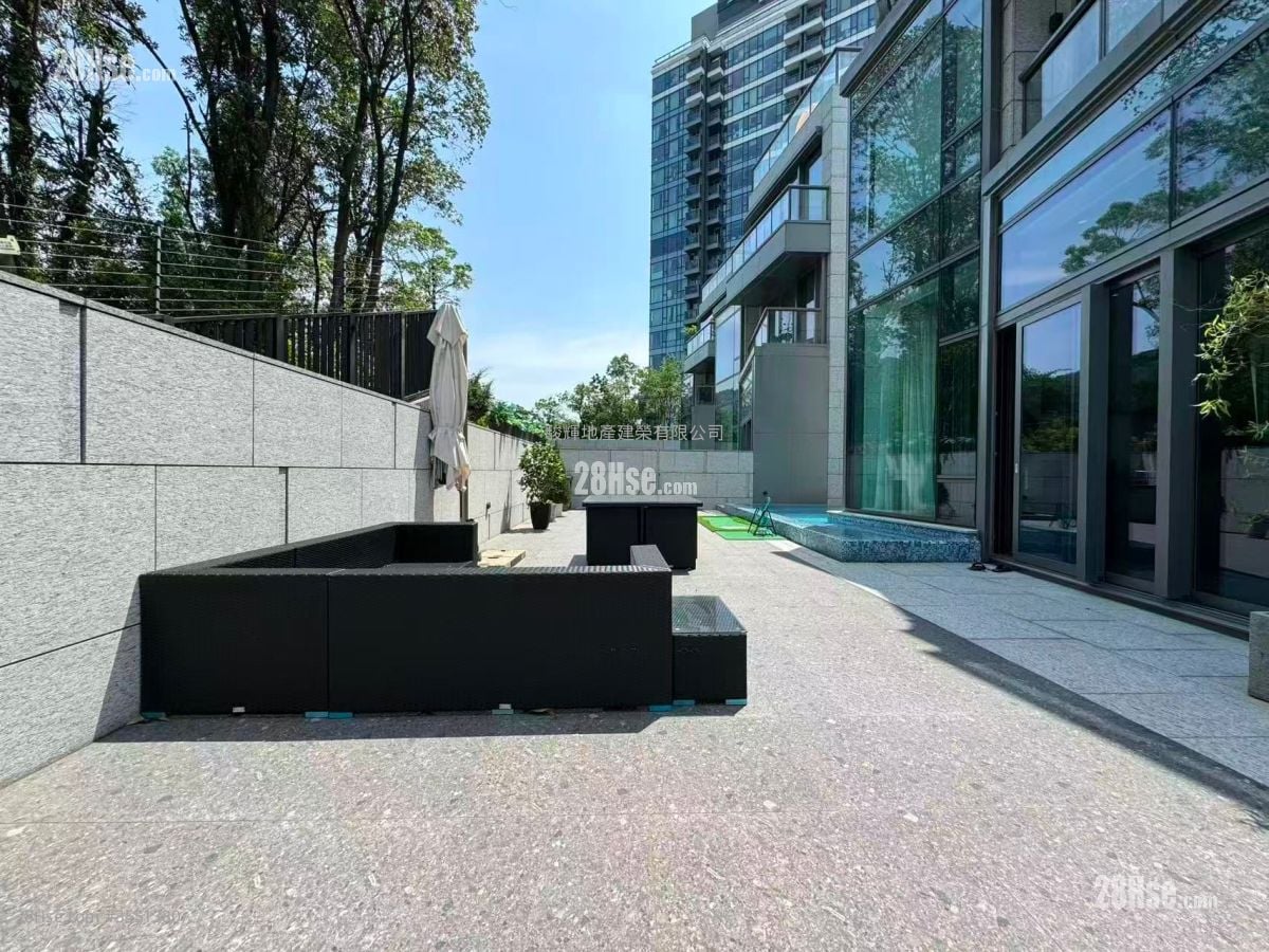 Le Pont Sell 5+ Bedrooms 4,880 ft²