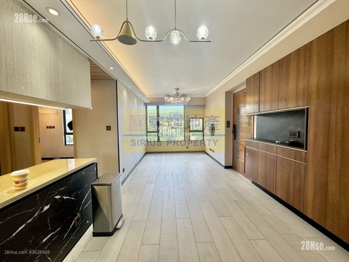 Foursquare Mansion Rental 2 Bedrooms , 1 Bathroom 563 ft²