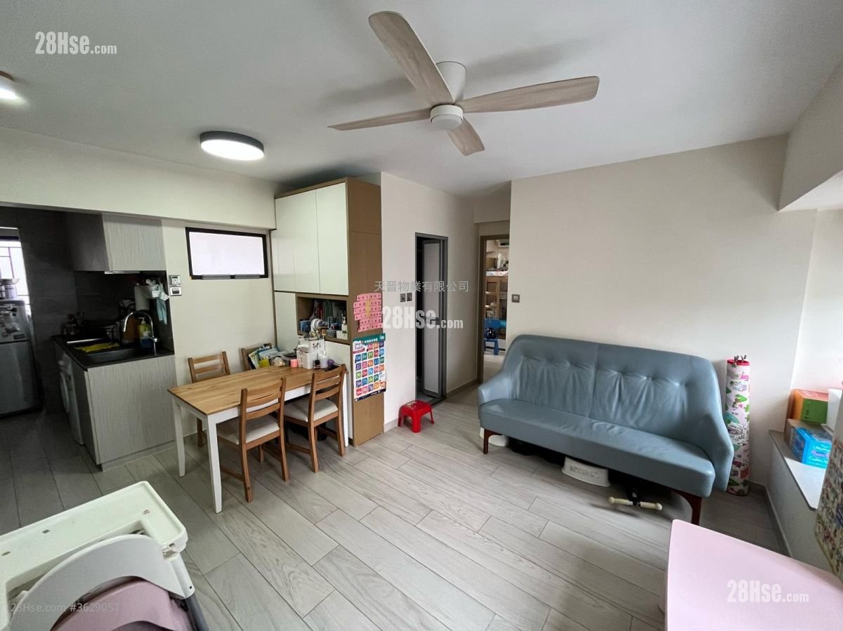 Tak Lee Court Sell 3 Bedrooms , 2 Bathrooms 463 ft²