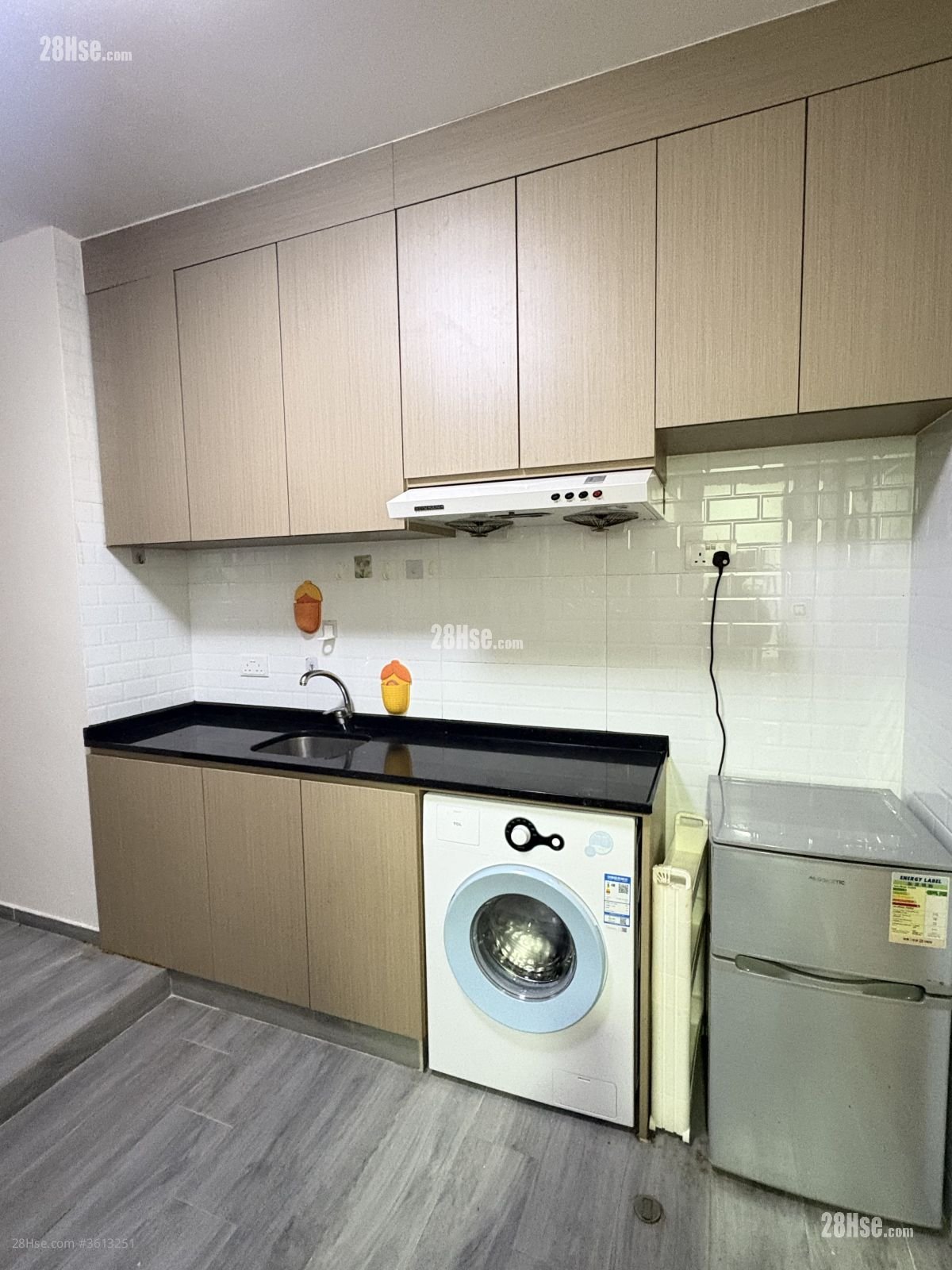 明秀大廈 租盤 145 平方呎