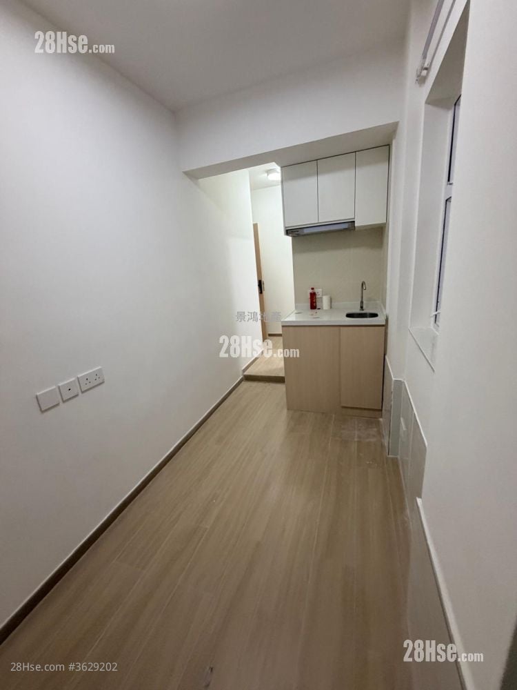 Man Fai Building Sell 665 ft²