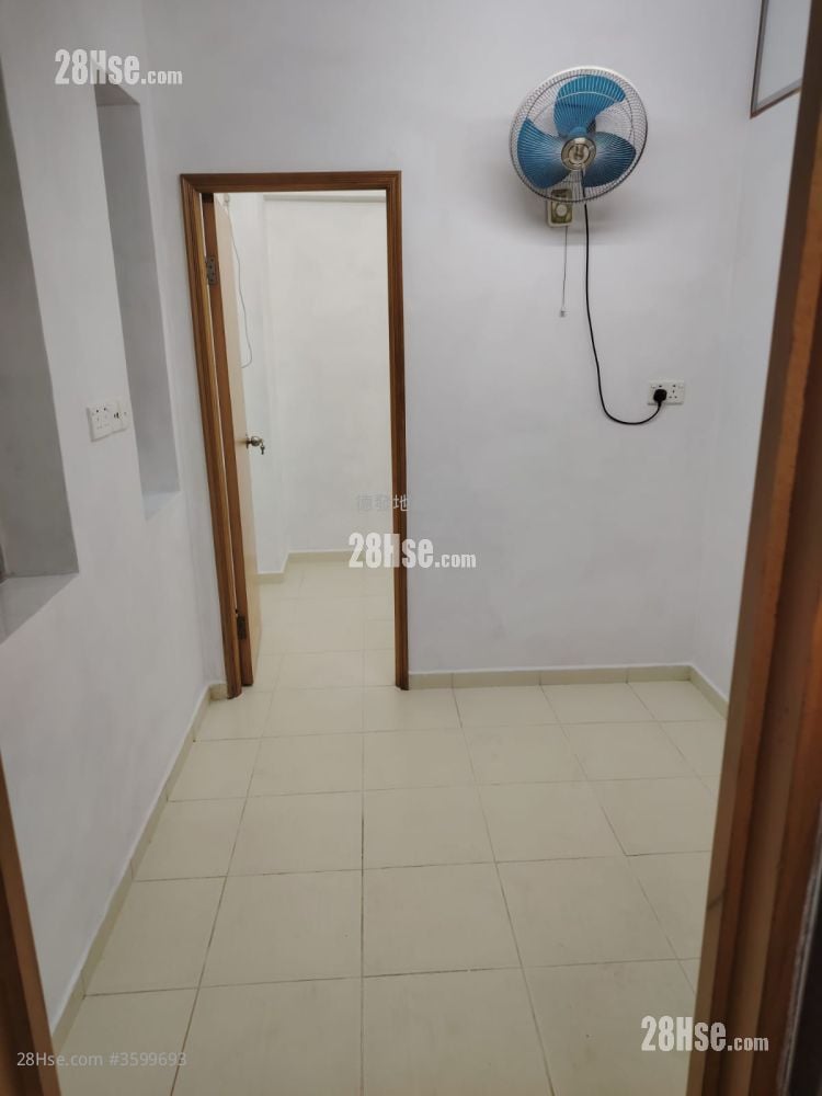 Chung Kin Building Rental Studio , 1 Bathroom 160 ft²