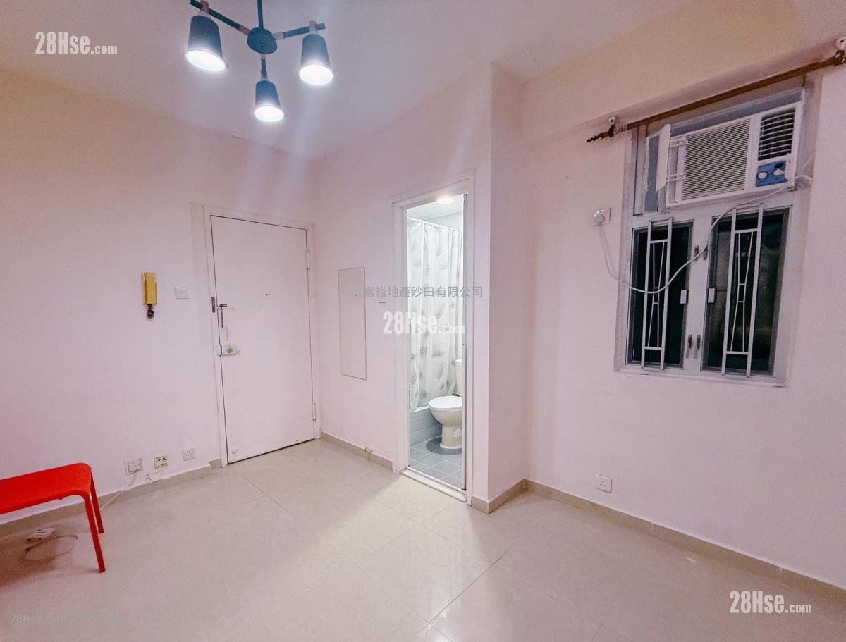 Golden Lion Garden Rental 1 Bedroom , 1 Bathroom 270 ft²