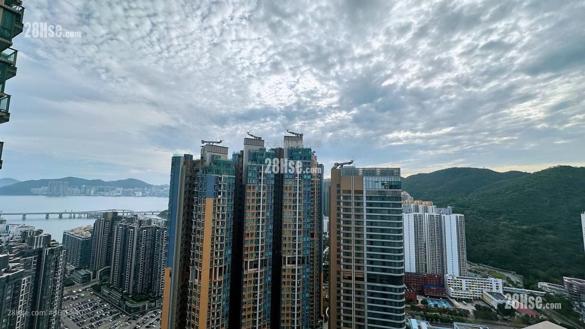 The Grandiose Rental 2 Bedrooms , 1 Bathroom 453 ft²