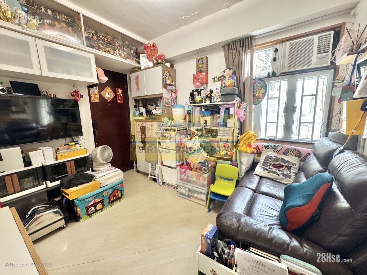 Wing Ning Building Sell 2 Bedrooms , 1 Bathroom 265 ft²