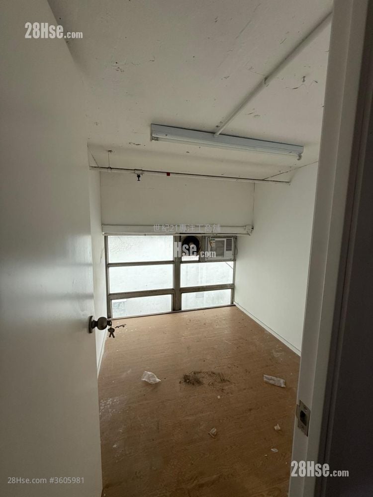 Sha Tin Industrial Centre Rental 2 Bedrooms , 2 Toilets
