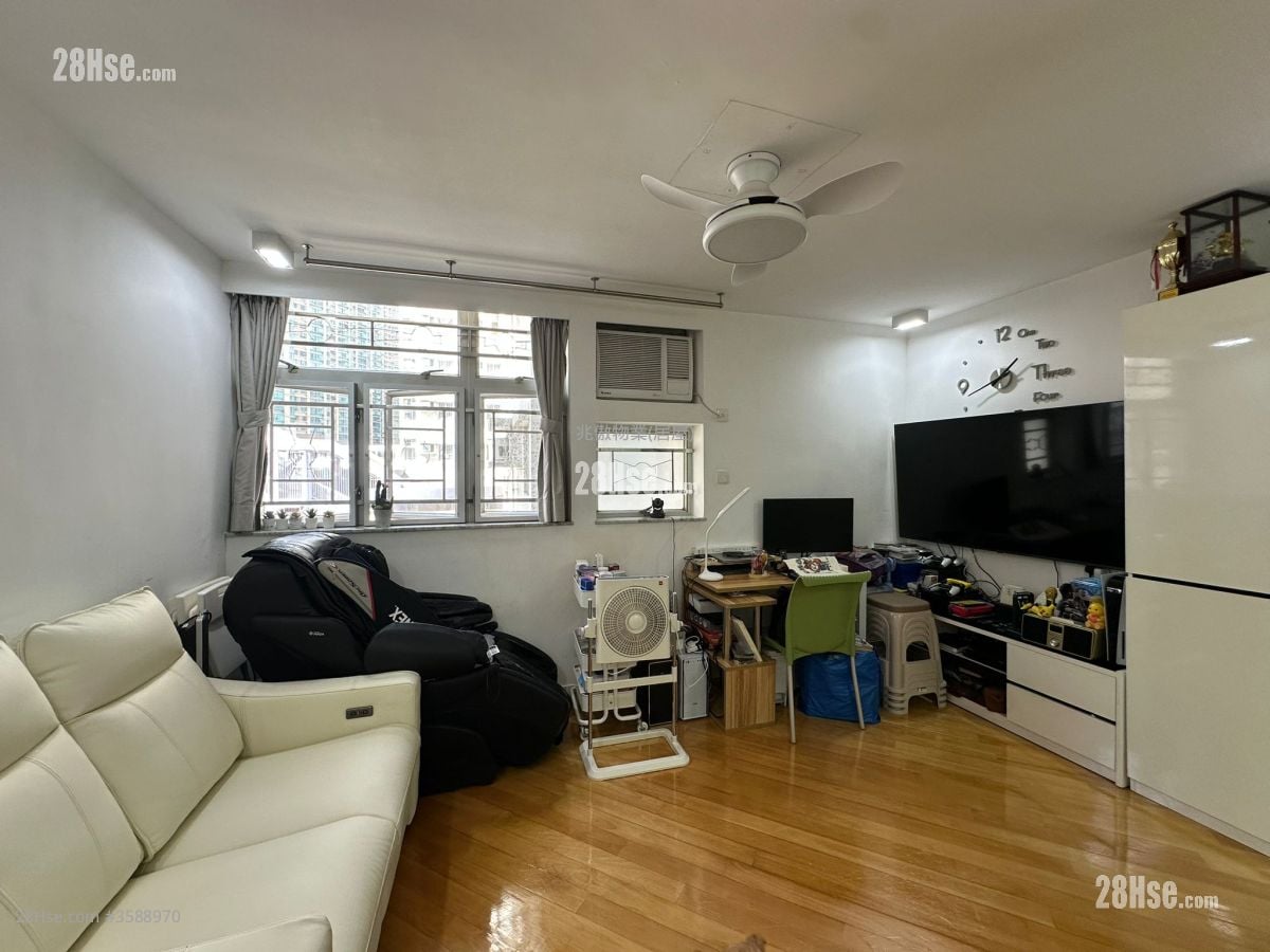 Charming Garden Sell 3 Bedrooms , 2 Bathrooms 592 ft²