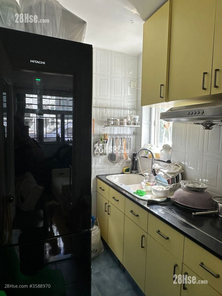 Charming Garden Sell 3 Bedrooms , 2 Bathrooms 592 ft²