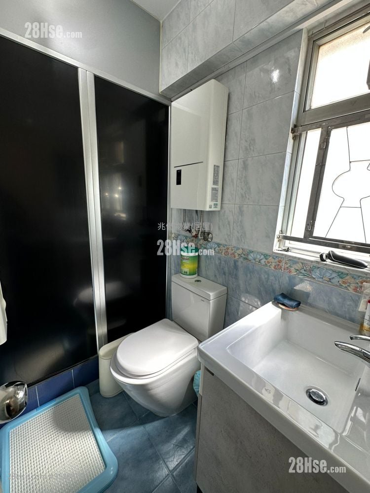 Charming Garden Sell 3 Bedrooms , 2 Bathrooms 592 ft²