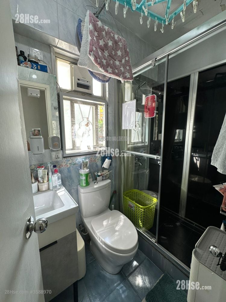 Charming Garden Sell 3 Bedrooms , 2 Bathrooms 592 ft²