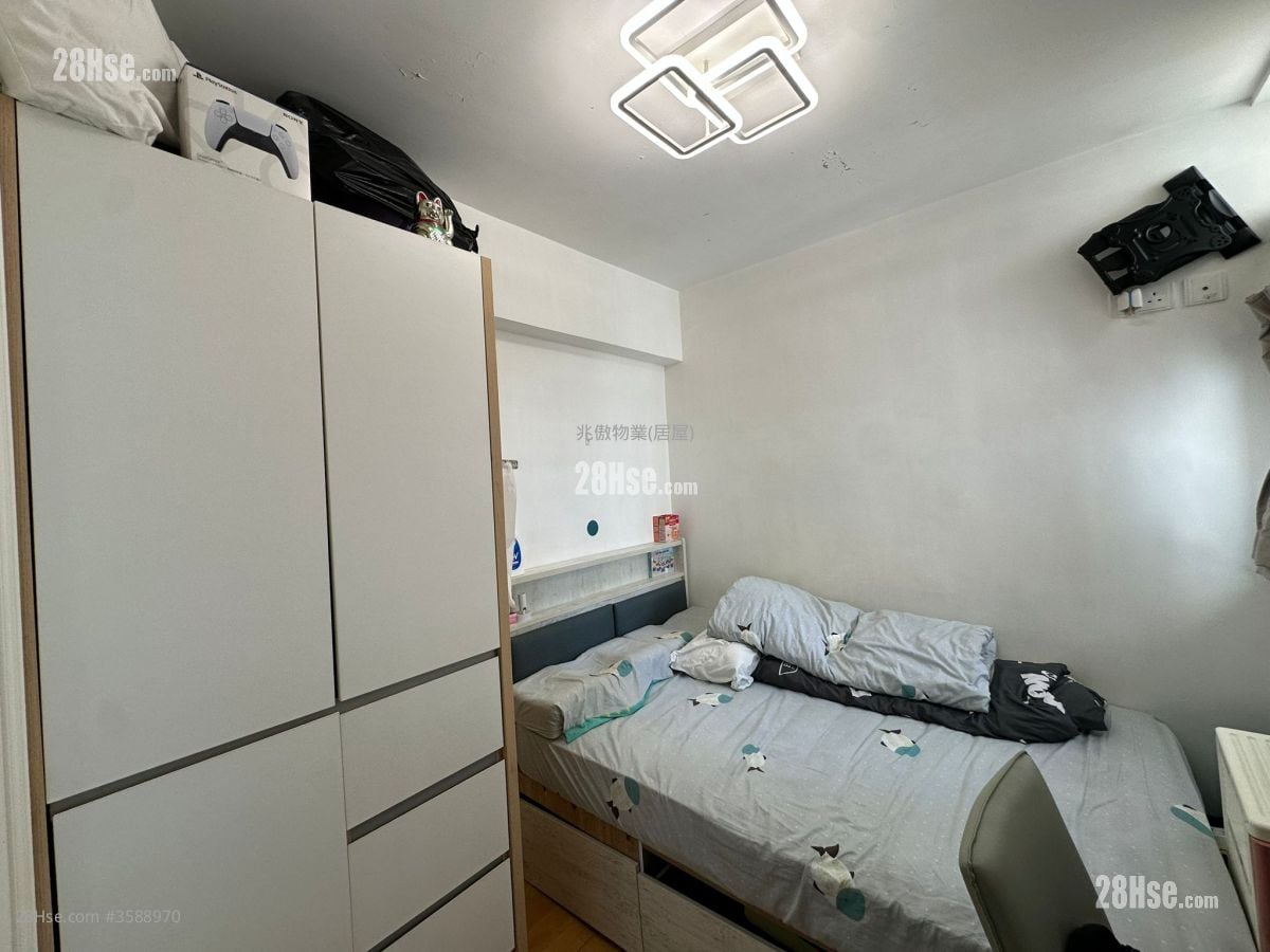 Charming Garden Sell 3 Bedrooms , 2 Bathrooms 592 ft²