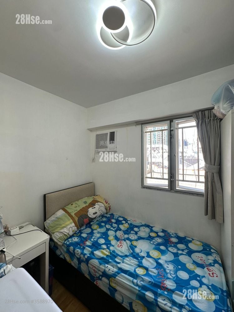 Charming Garden Sell 3 Bedrooms , 2 Bathrooms 592 ft²