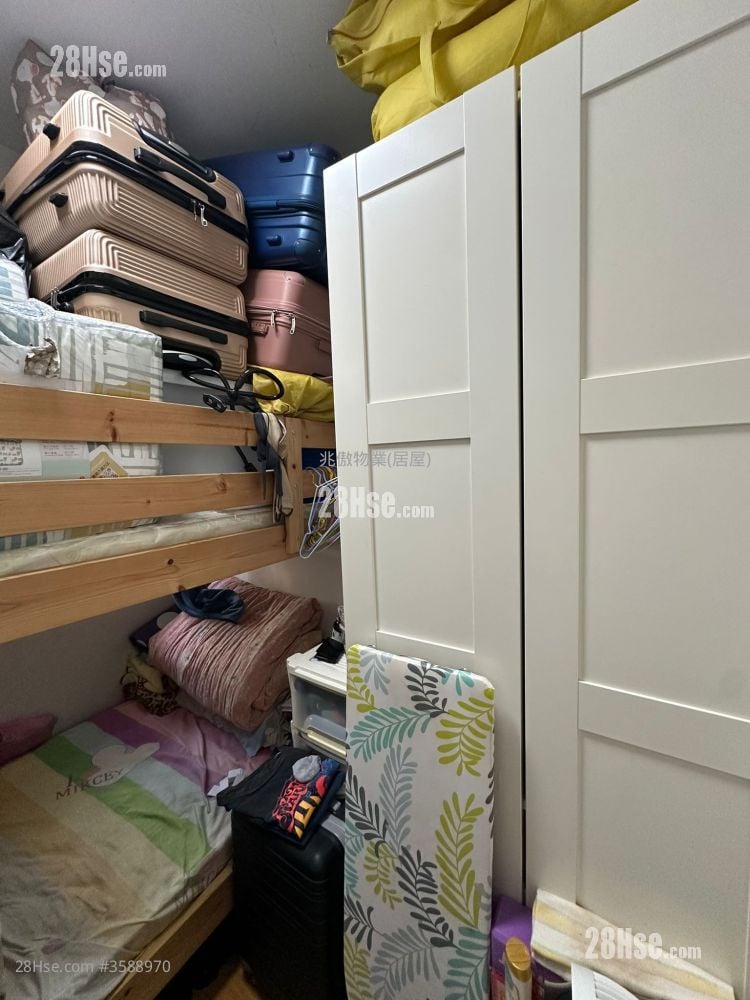 Charming Garden Sell 3 Bedrooms , 2 Bathrooms 592 ft²