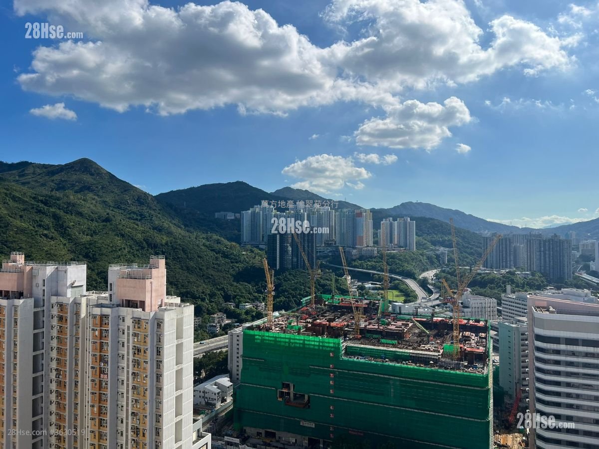 Yu Chui Court Sell 3 Bedrooms , 2 Bathrooms 650 ft²