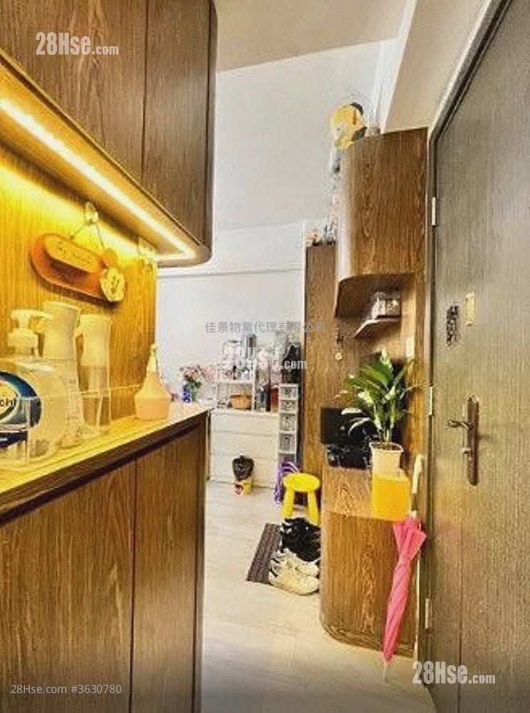 Nam Hung Mansion Sell 3 Bedrooms , 1 Bathroom 362 ft²