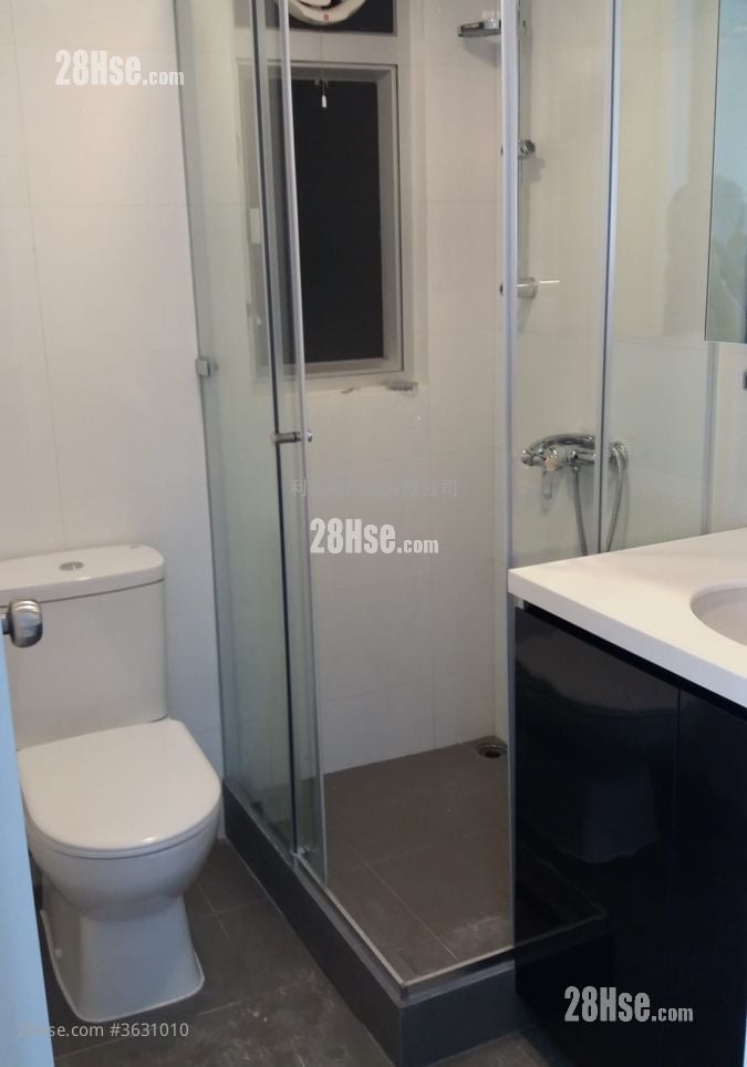 Friends\' House Rental 2 Bedrooms 601 ft²