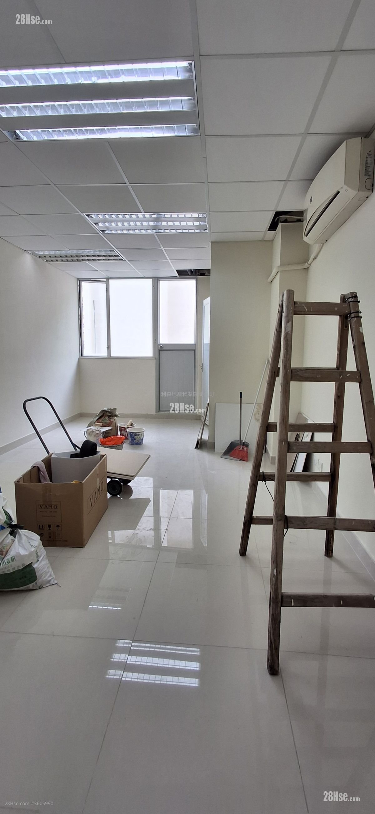 華興工業大廈 租盤 300 平方呎