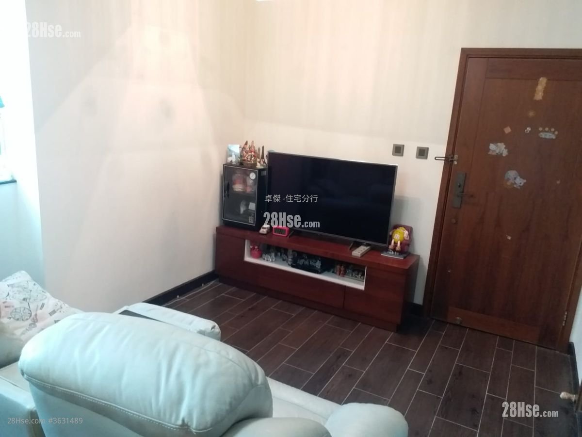 Greenknoll Court Sell 2 Bedrooms , 1 Bathroom 465 ft²