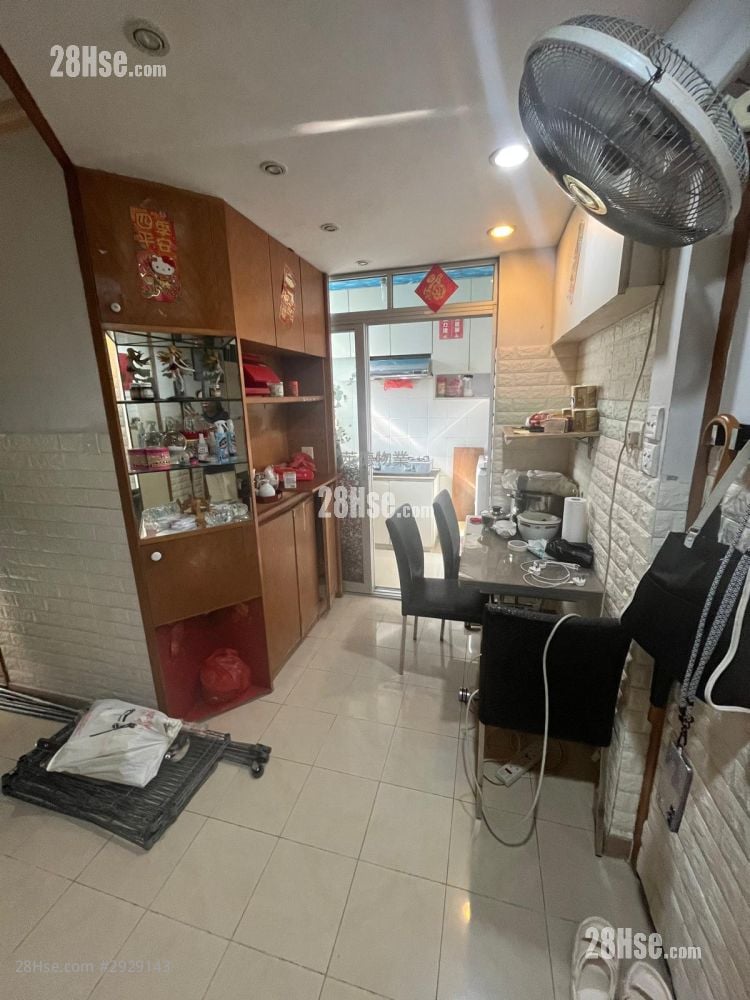 Tsz On Court Sell 2 Bedrooms , 1 Bathroom 421 ft²