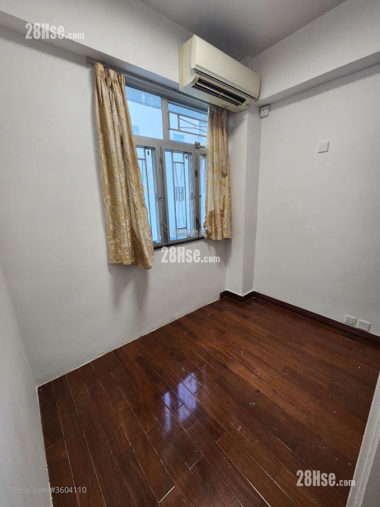 Hanfast Building Rental 3 Bedrooms , 1 Bathroom 561 ft²