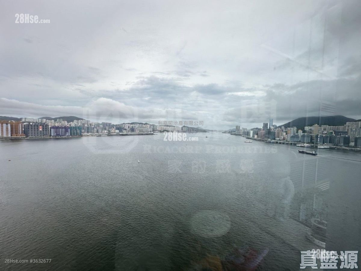 Harbourfront Landmark Sell 4 Bedrooms , 3 Bathrooms 1,580 ft²