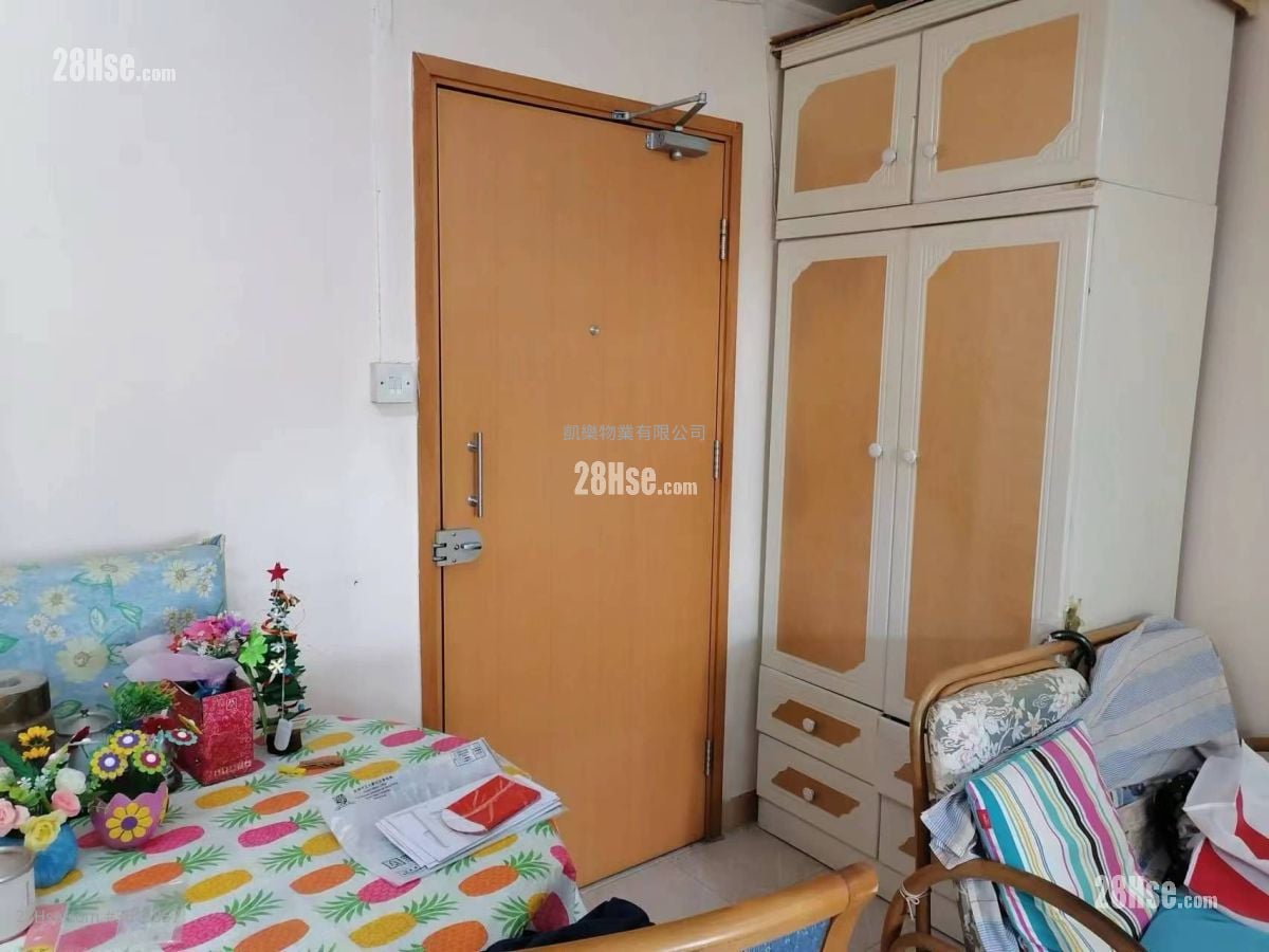 Cheung On Estate Sell 2 Bedrooms , 1 Bathroom 381 ft²