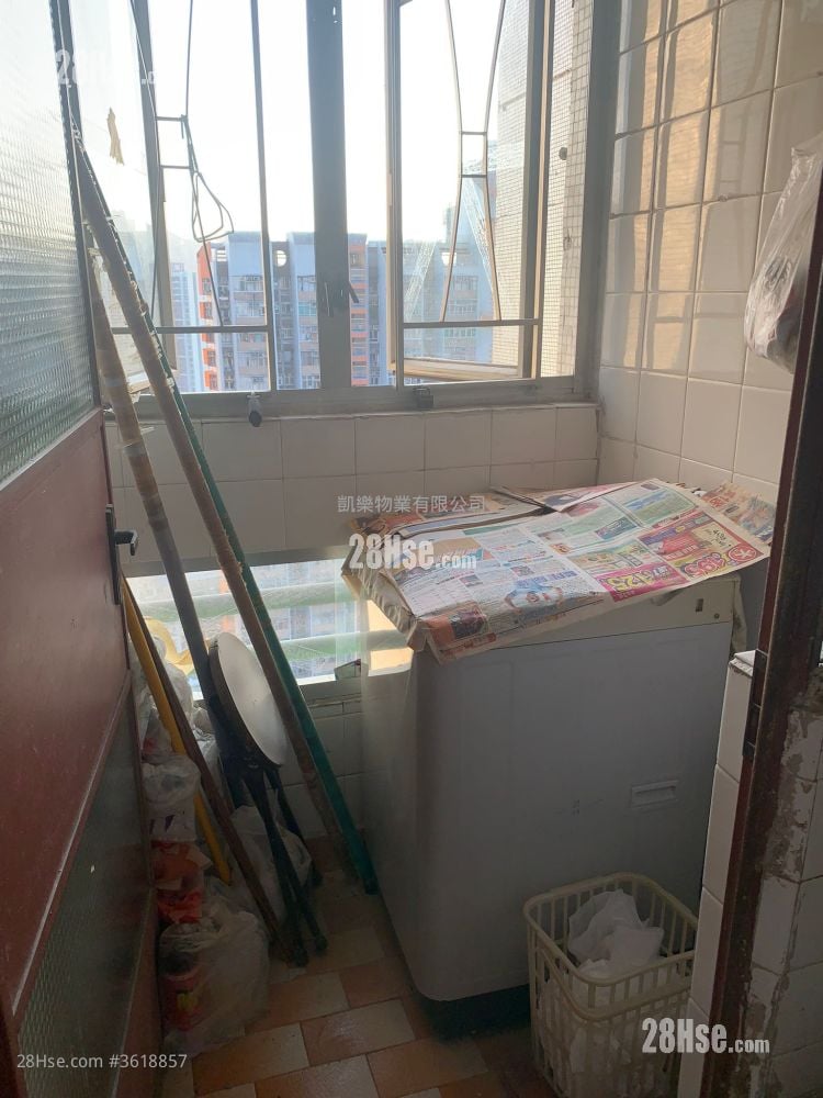 Cheung On Estate Sell 2 Bedrooms , 1 Bathroom 381 ft²