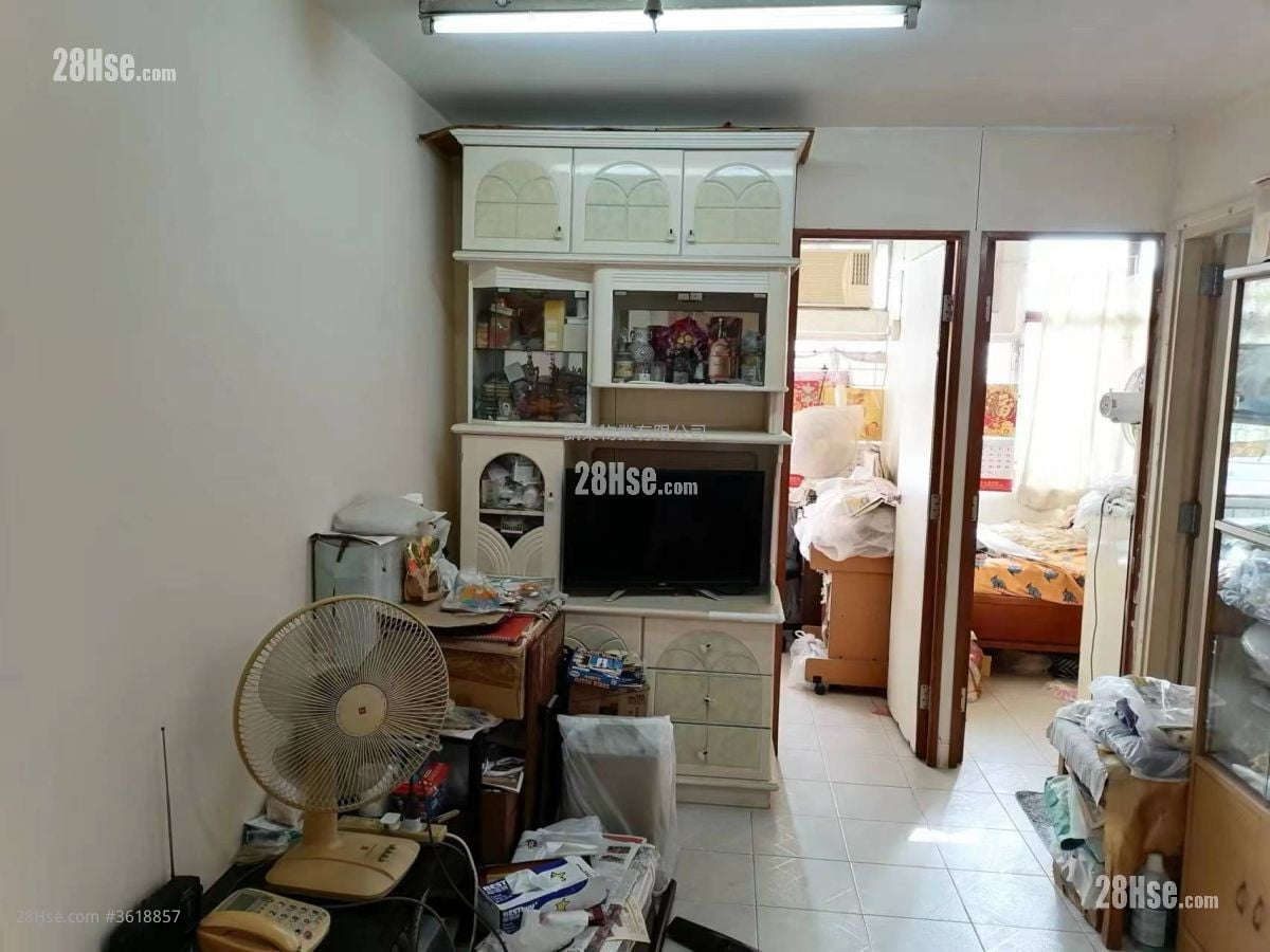Cheung On Estate Sell 2 Bedrooms , 1 Bathroom 381 ft²