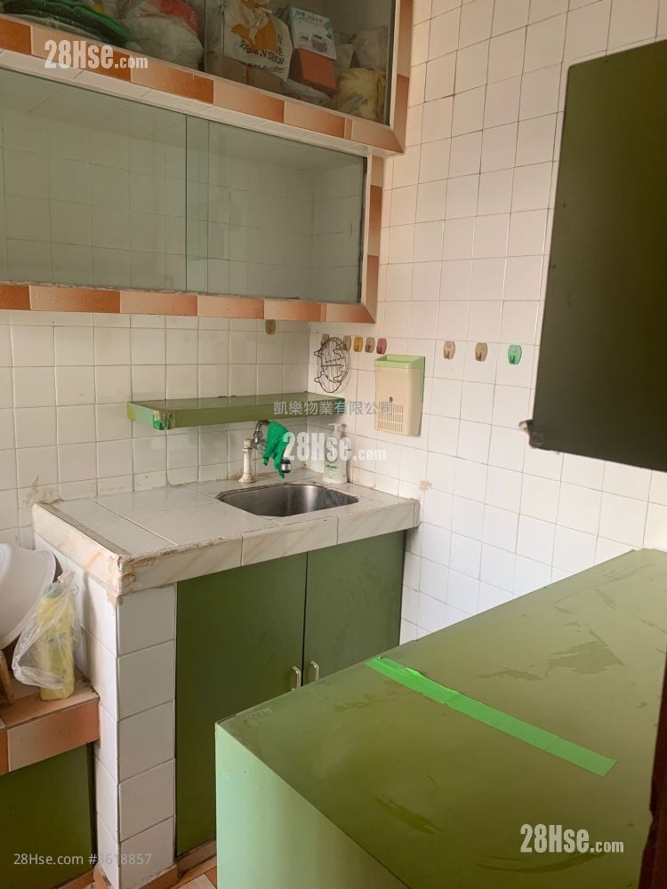 Cheung On Estate Sell 2 Bedrooms , 1 Bathroom 381 ft²