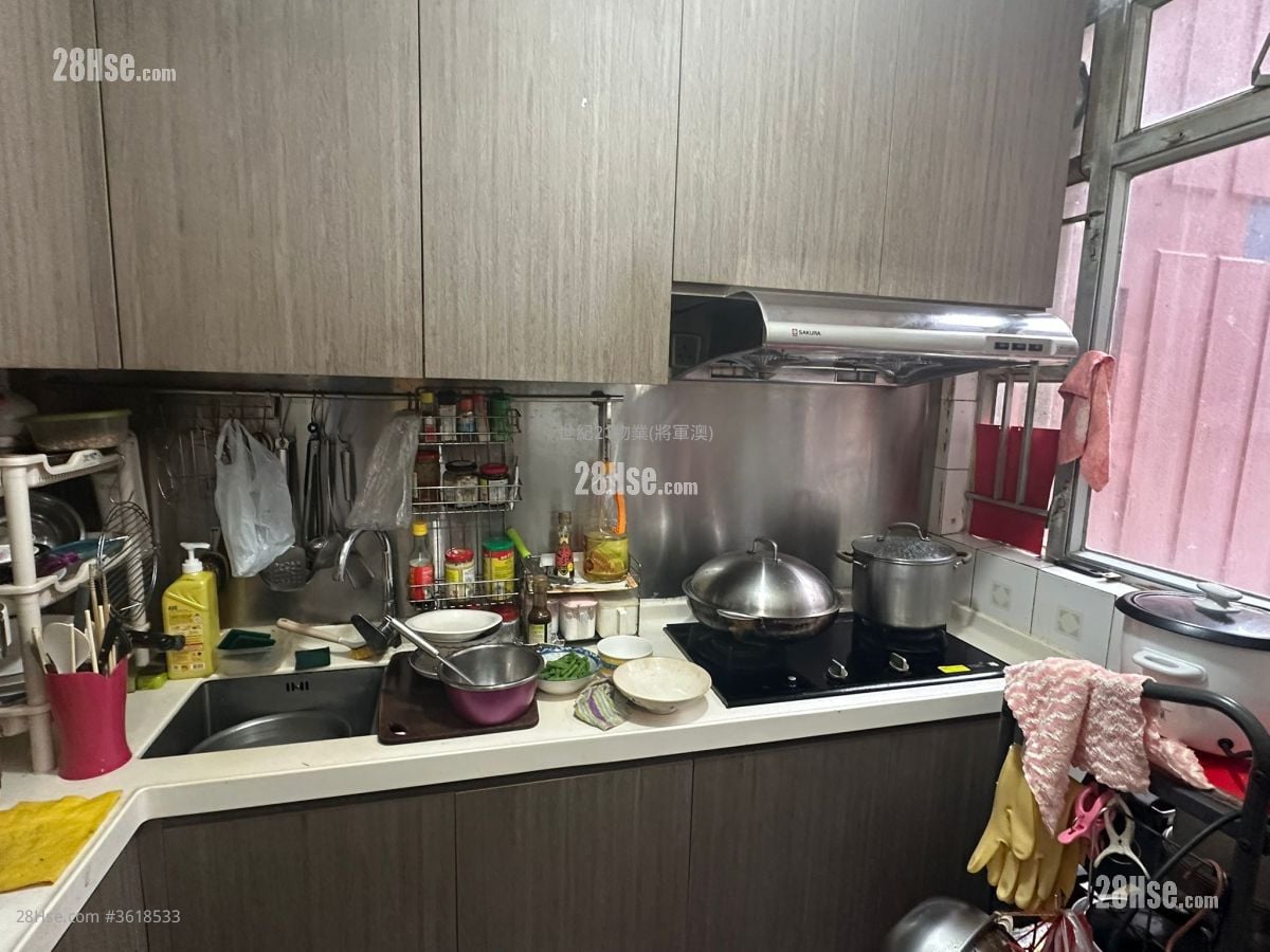 Kwong Ming Court Sell 3 Bedrooms , 1 Bathroom 601 ft²