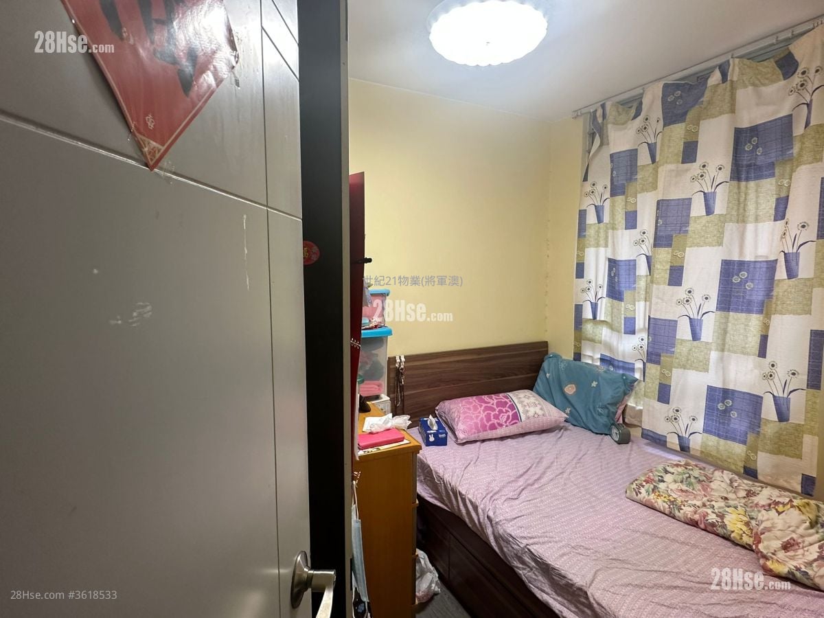 Kwong Ming Court Sell 3 Bedrooms , 1 Bathroom 601 ft²